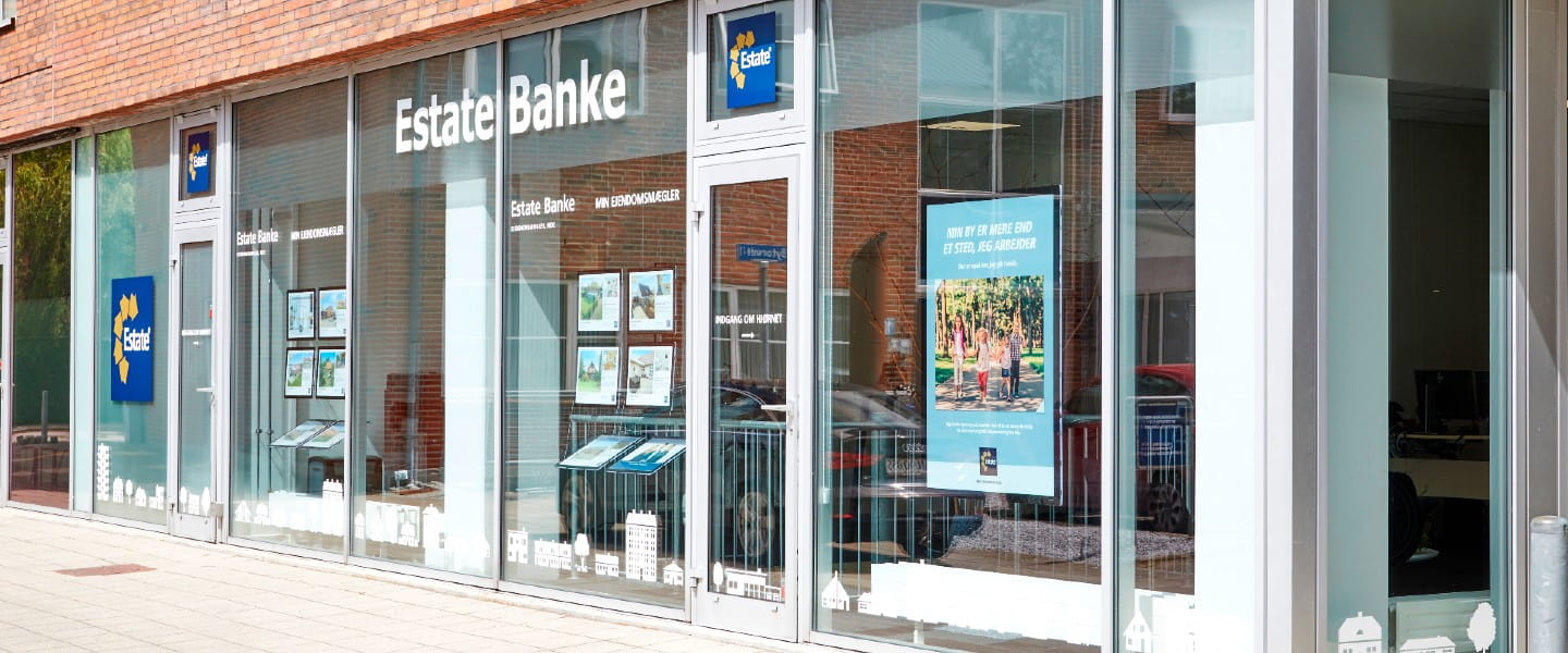 Estate Banke Facade